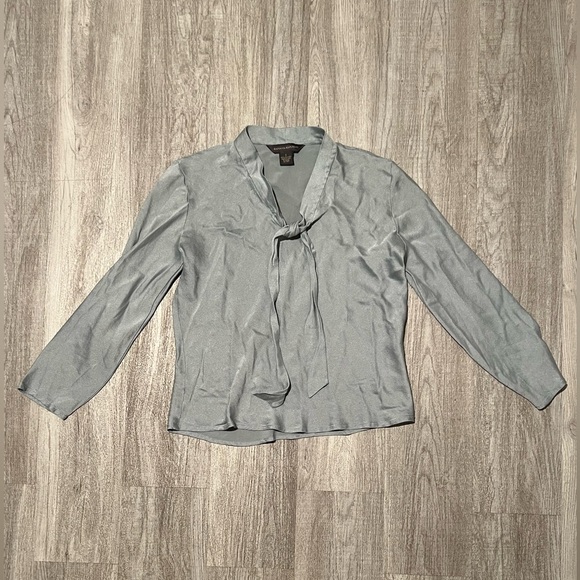 Banana Republic light blue silk blouse - Picture 3 of 17